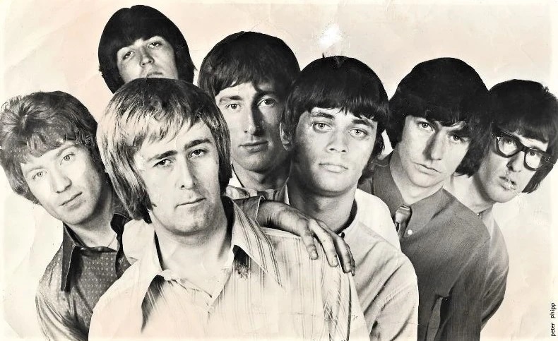 The Bunch @ 1967 with new vocalist Eric Jones on the far left.